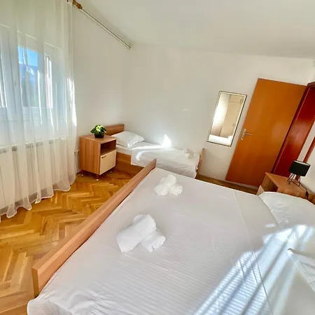 Apartment Adria 2 *