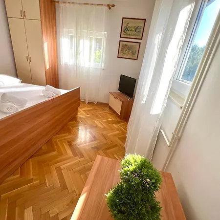 Adria 2 Apartmán Slatine