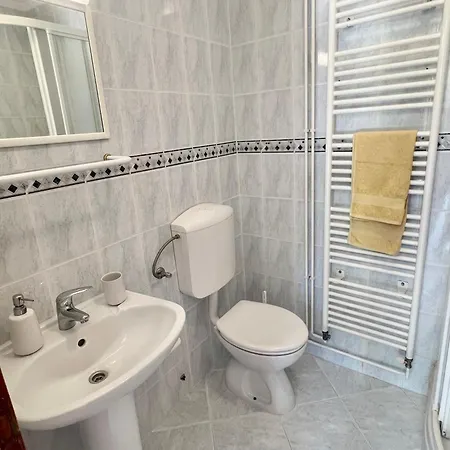 Adria 2 דירה